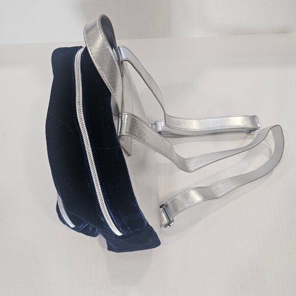 Disney Frozen The Musical Mini Backpack Blue Velvet - Picture 5 of 12